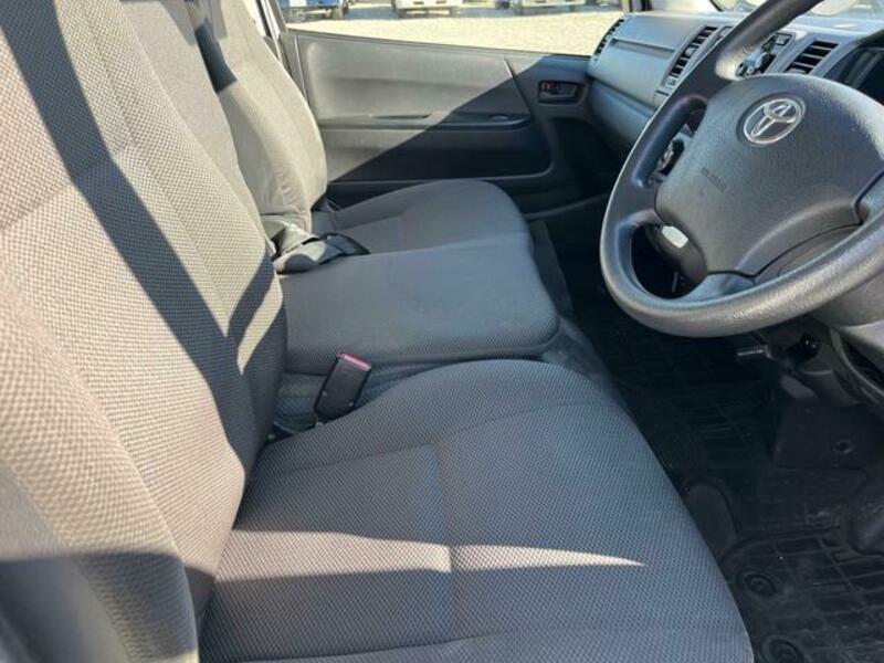 HIACE VAN-9