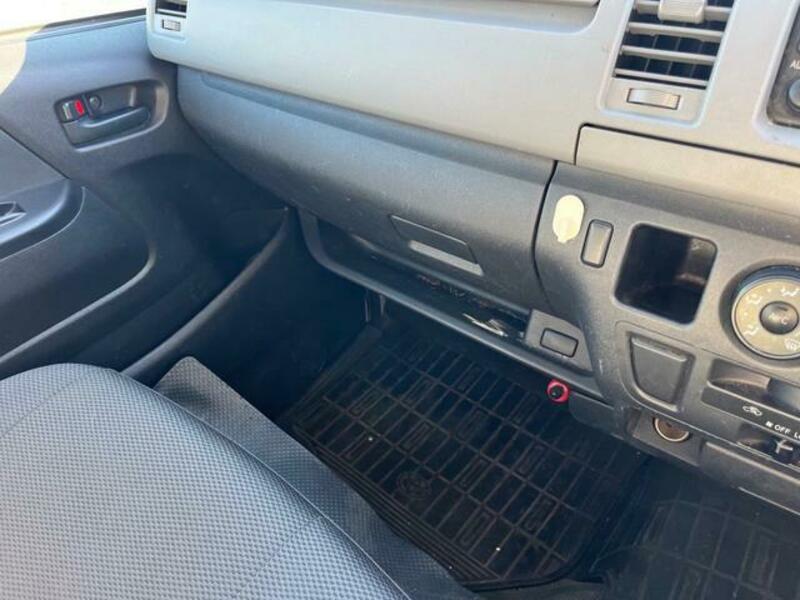 HIACE VAN-11