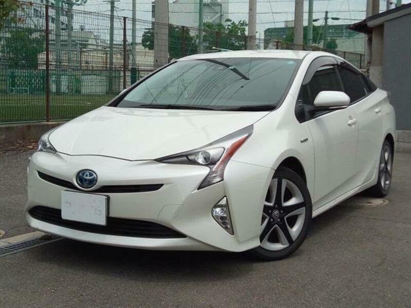 TOYOTA　PRIUS