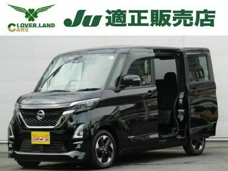 NISSAN　ROOX