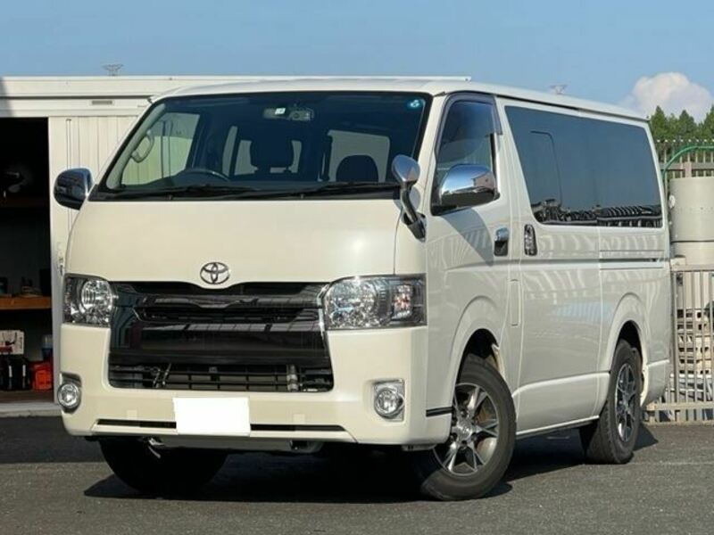 TOYOTA　HIACE