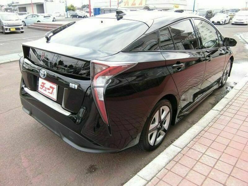 PRIUS-8