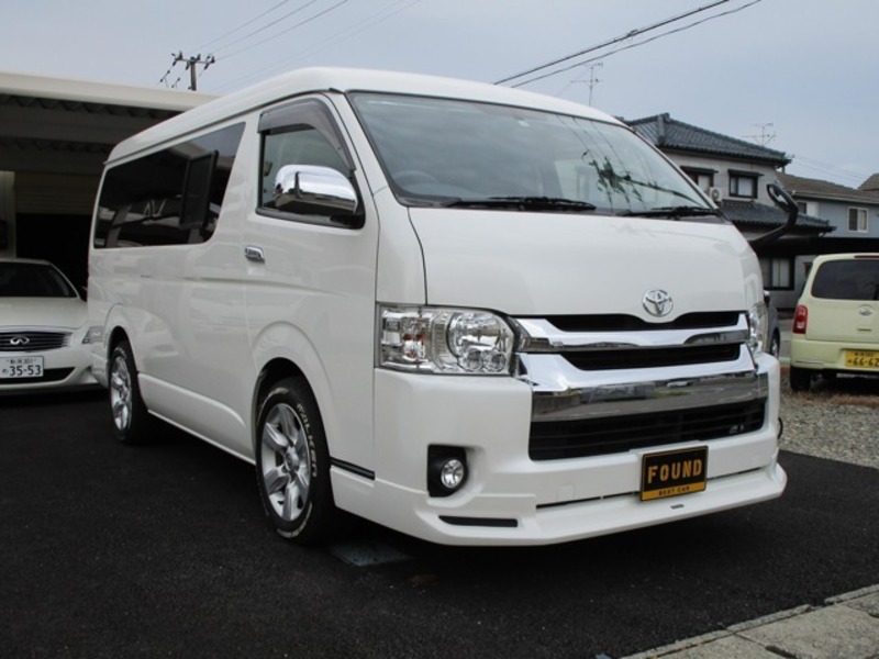 TOYOTA　HIACE