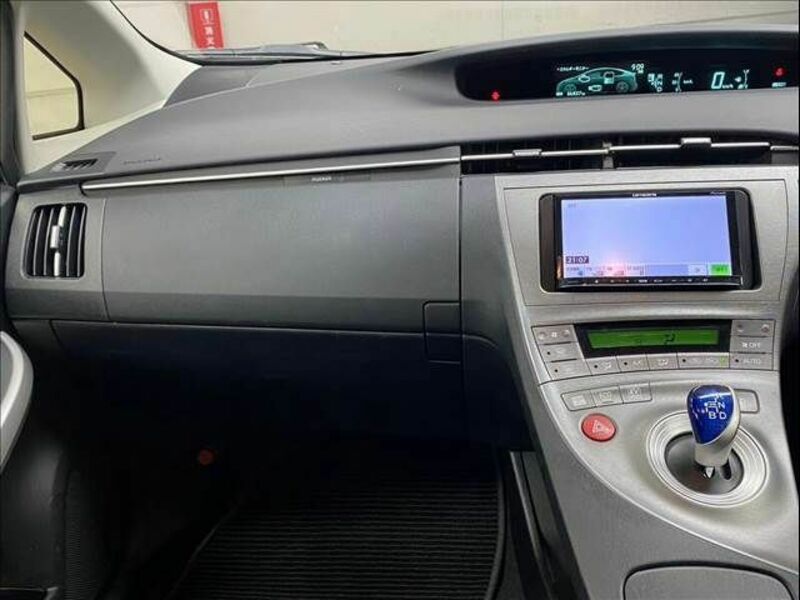 PRIUS-11