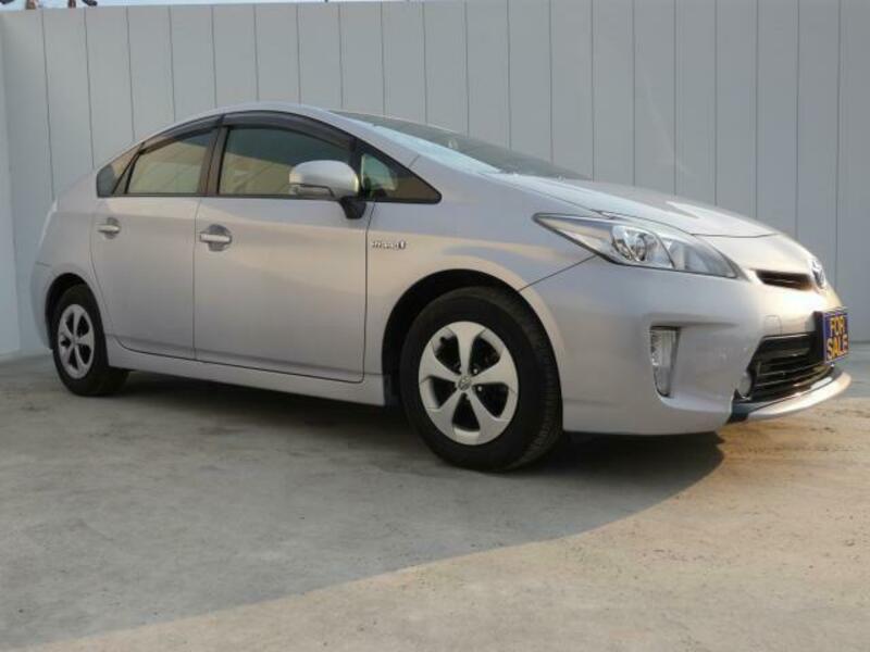 TOYOTA　PRIUS