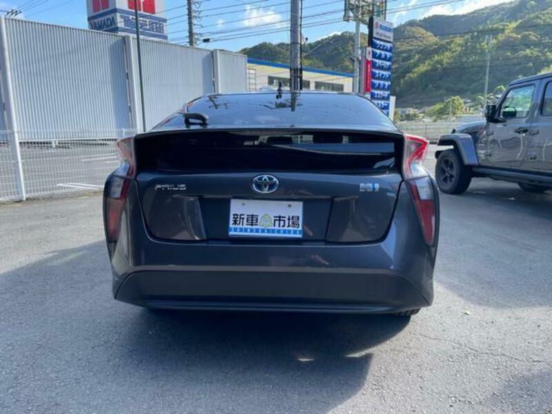 PRIUS-12