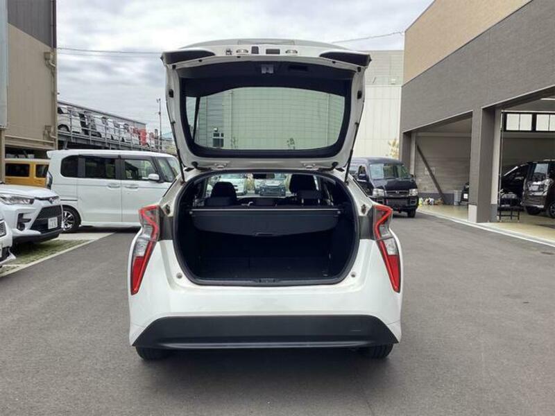 PRIUS-17