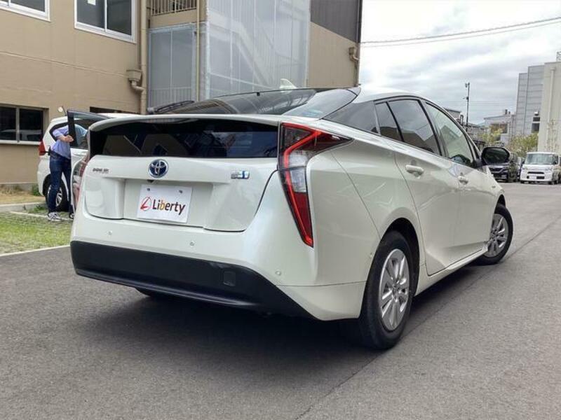 PRIUS-17