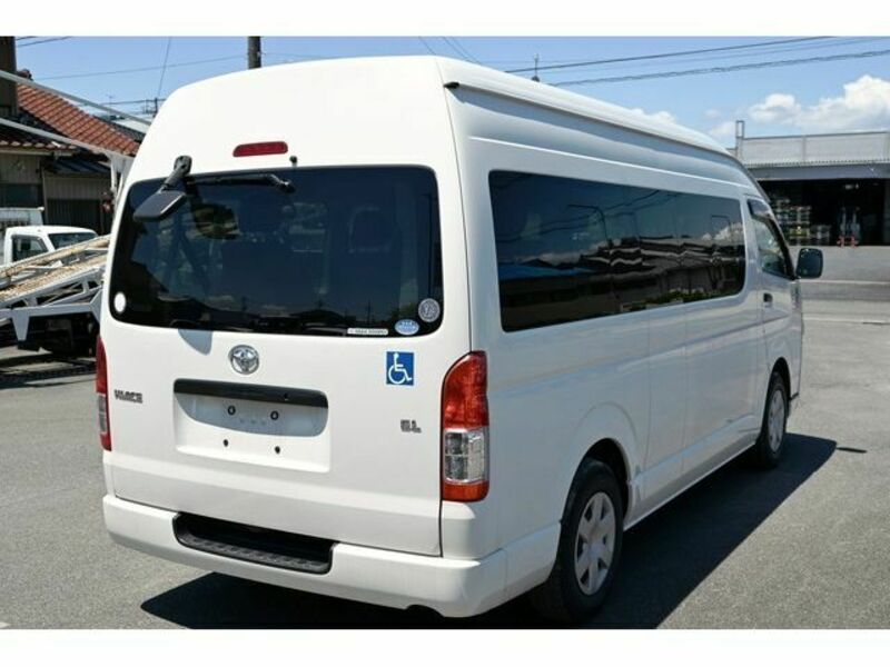 HIACE COMMUTER-4