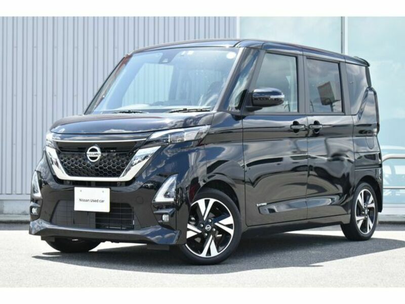 NISSAN　ROOX