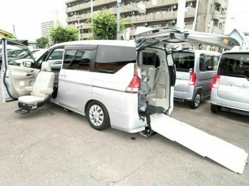 NISSAN　SERENA