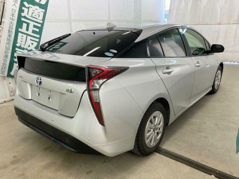 PRIUS-8