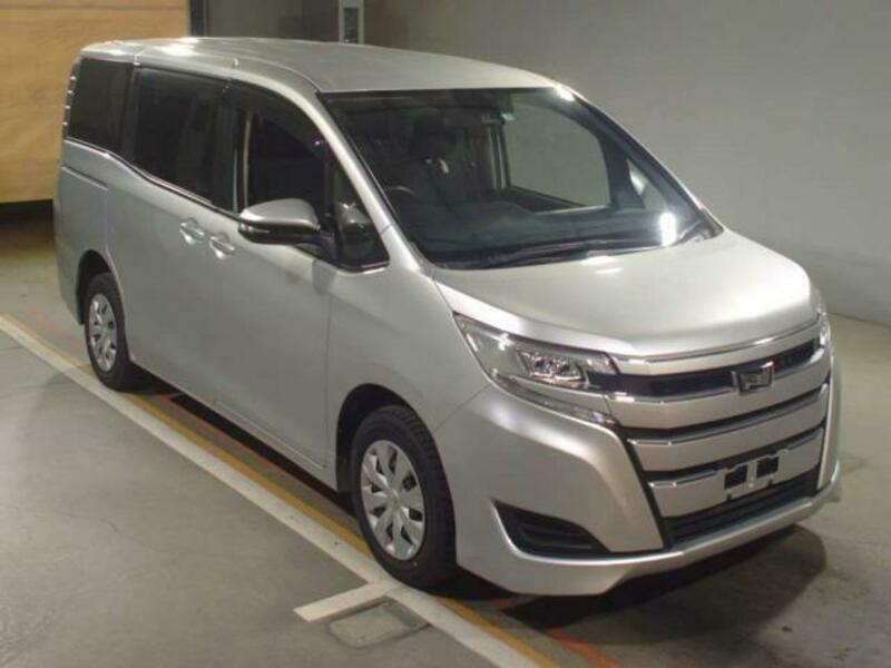 TOYOTA　NOAH