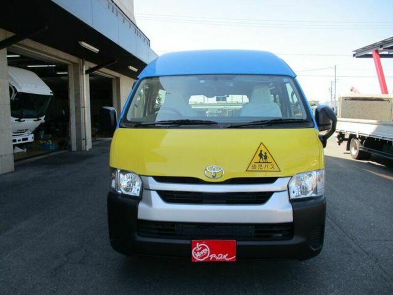 HIACE COMMUTER-2