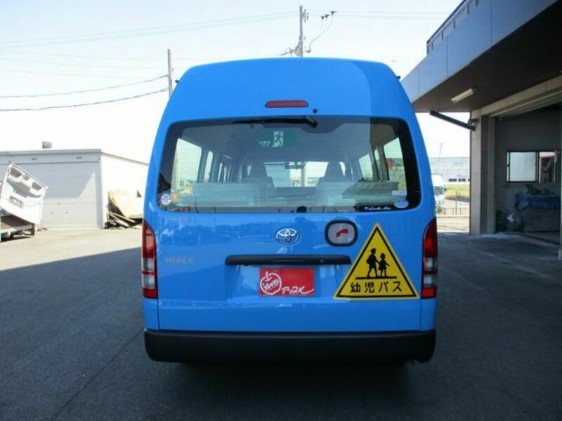 HIACE COMMUTER-3