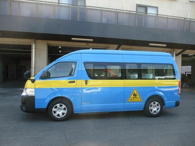 HIACE COMMUTER-4