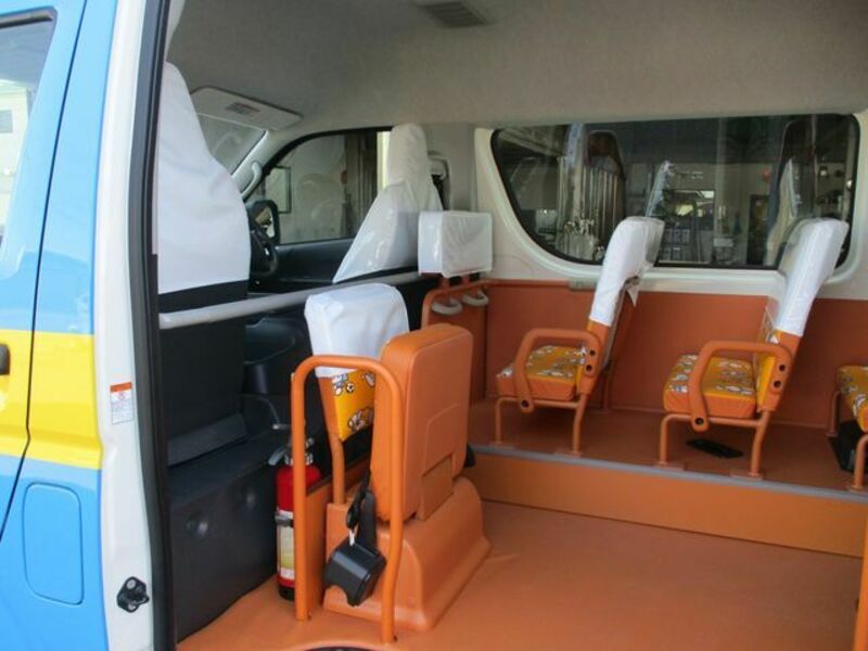 HIACE COMMUTER-15