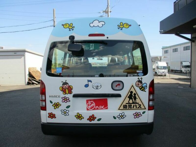 HIACE COMMUTER-3