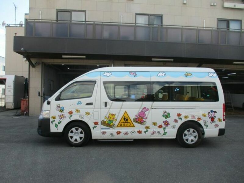 HIACE COMMUTER-4