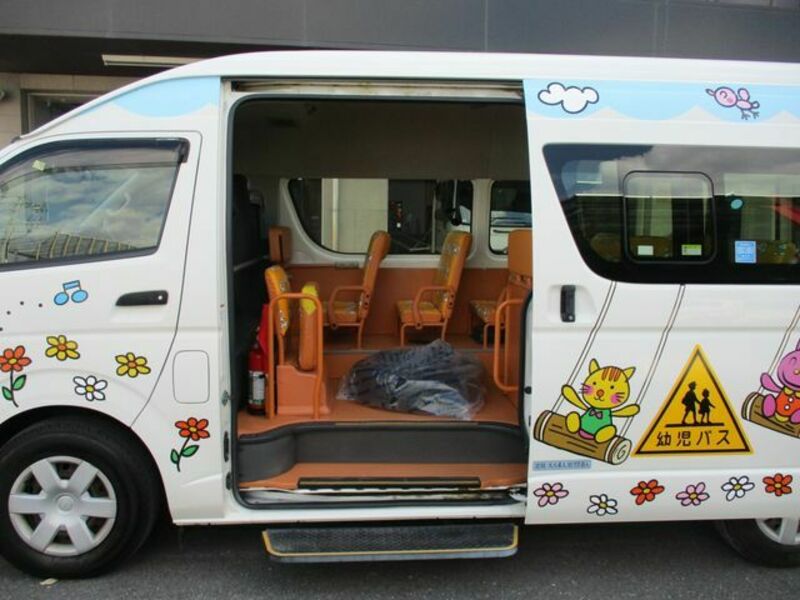 HIACE COMMUTER-6