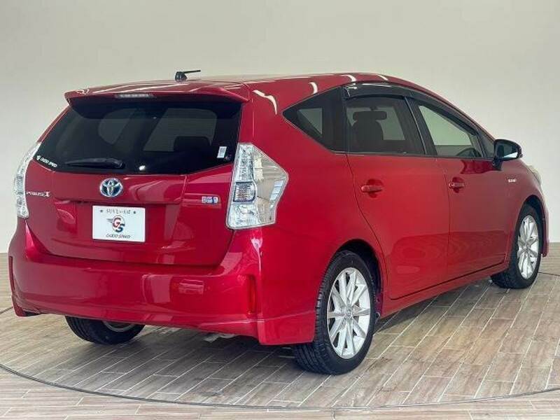 PRIUS ALPHA-16