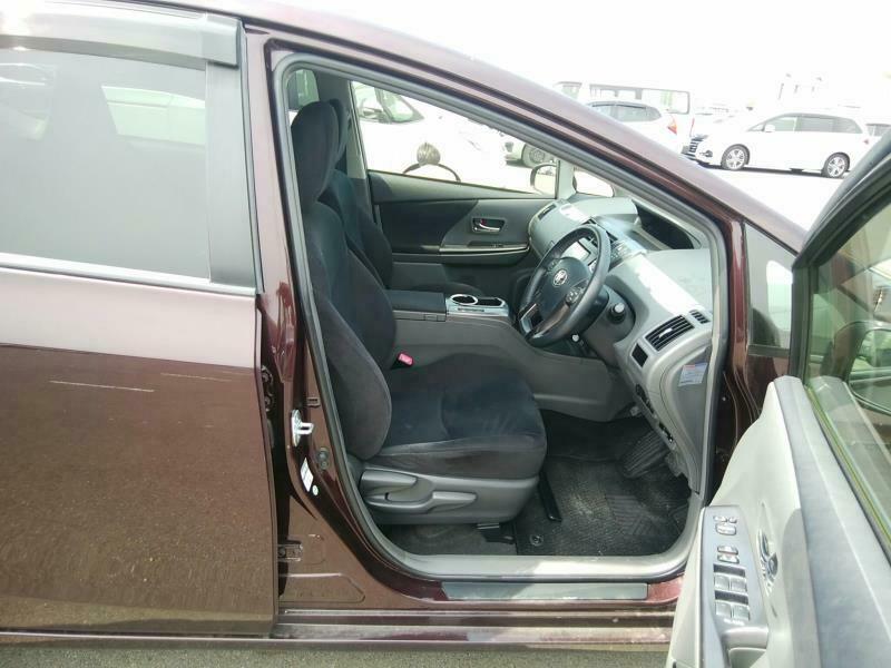 PRIUS ALPHA