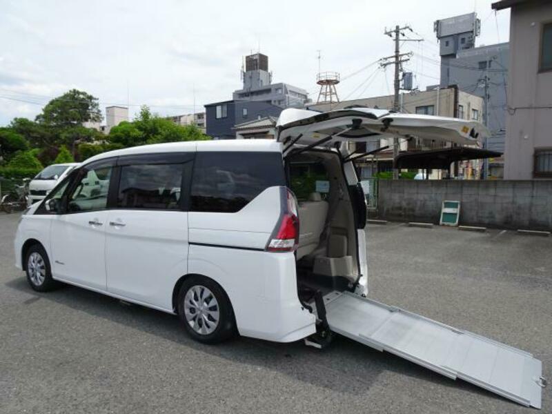 NISSAN　SERENA