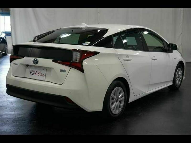 PRIUS-8