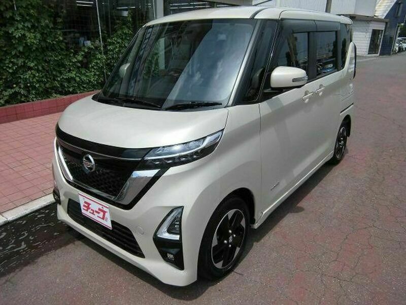 NISSAN　ROOX