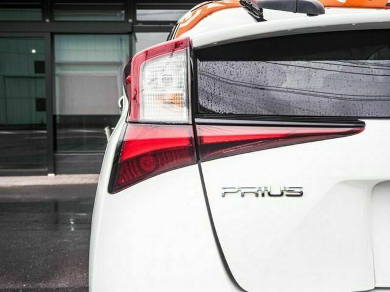 PRIUS-16