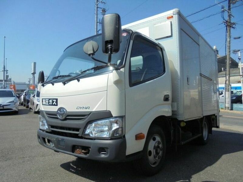 TOYOTA　DYNA