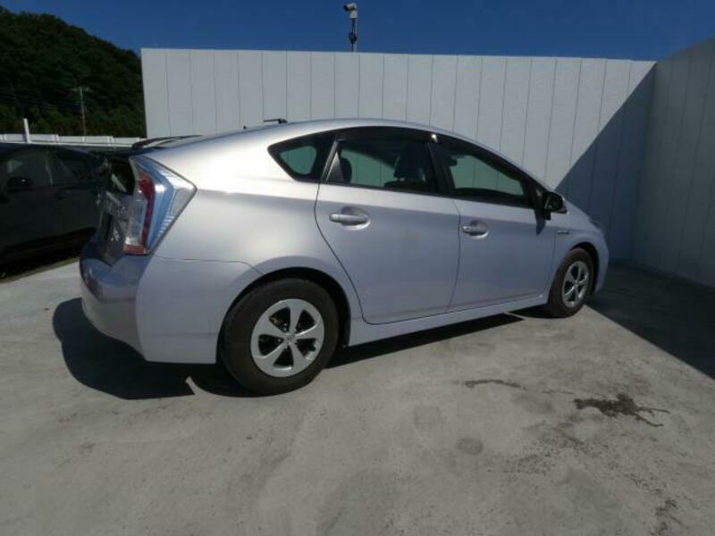 PRIUS-4