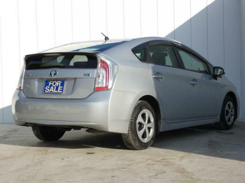 PRIUS-4