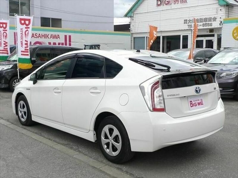 PRIUS-8