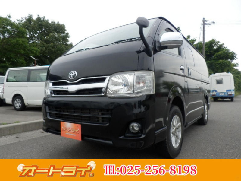 TOYOTA　HIACE VAN