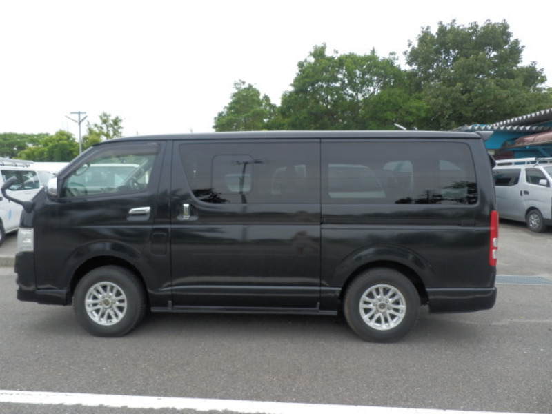 HIACE VAN-11