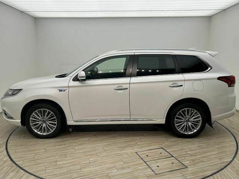 OUTLANDER PHEV-13