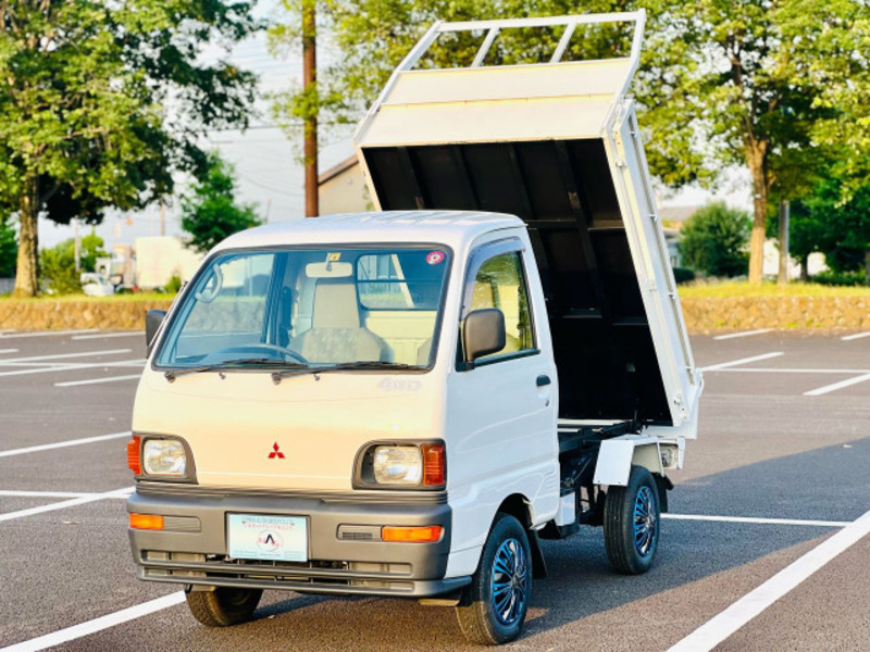 MITSUBISHI　MINICAB TRUCK