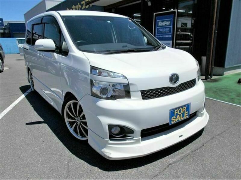 TOYOTA　VOXY