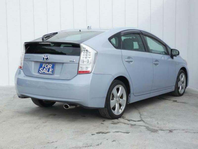 PRIUS-4