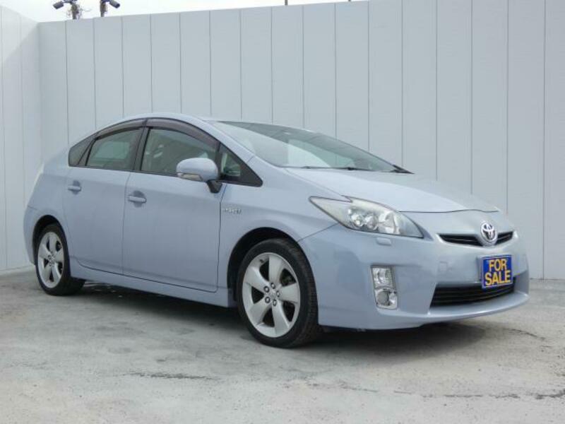 TOYOTA　PRIUS