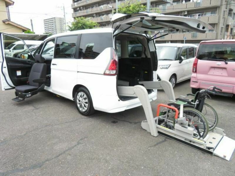 NISSAN　SERENA