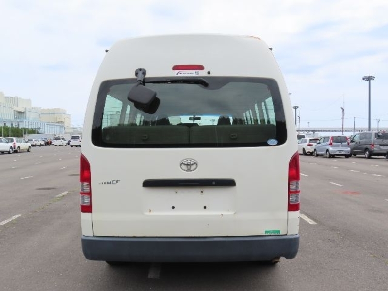 Hiace Commuter-1