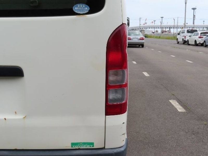 Hiace Commuter-35