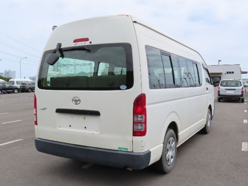 Hiace Commuter-15