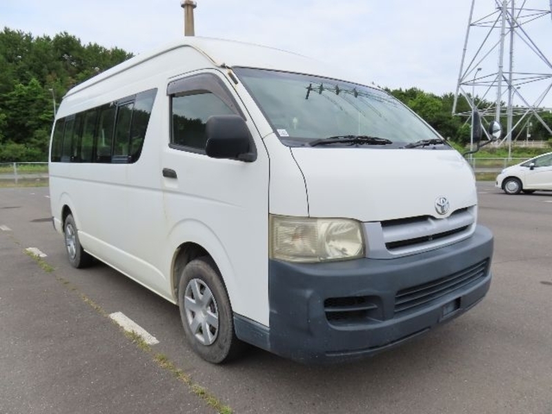 Hiace Commuter-14