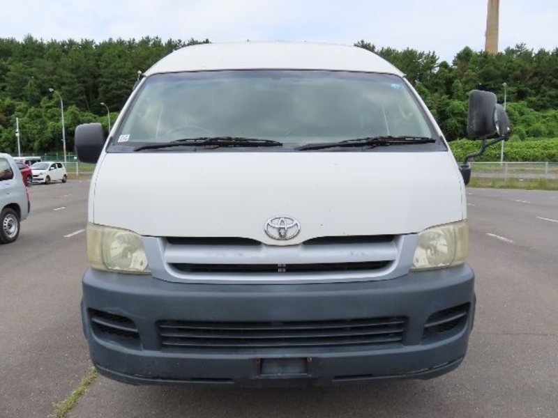 Hiace Commuter-12