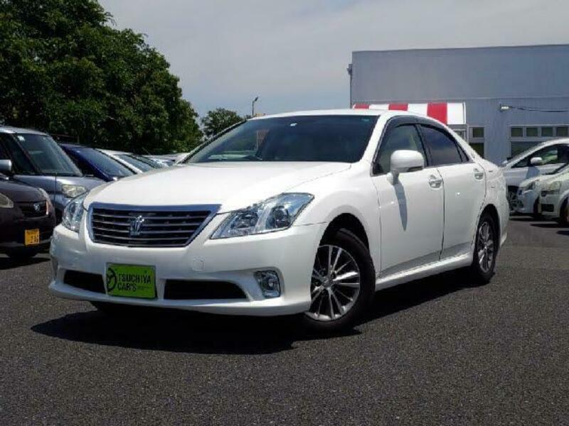 TOYOTA　CROWN