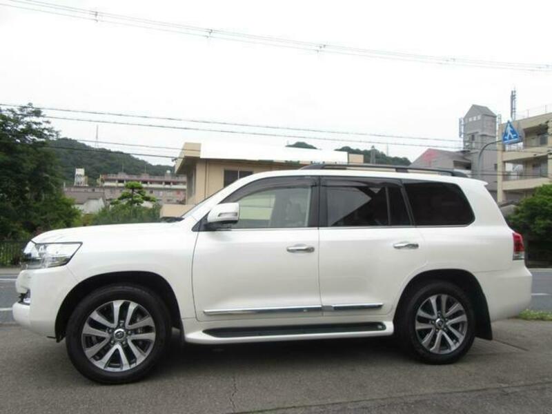 LAND CRUISER-3