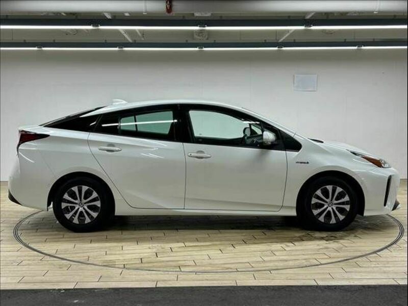 PRIUS-17